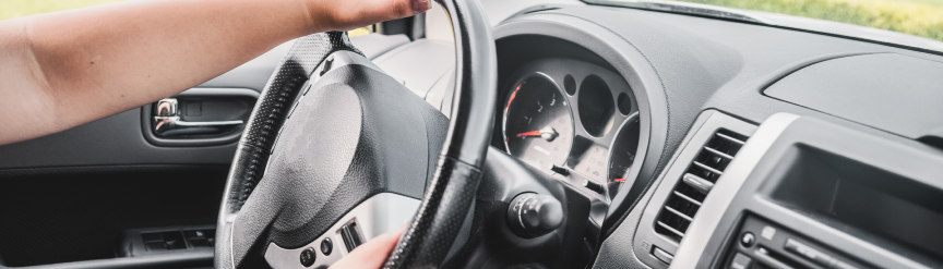 El volante de tu coche hace ruido al girar? Estos son los posibles  problemas - VÍDEO
