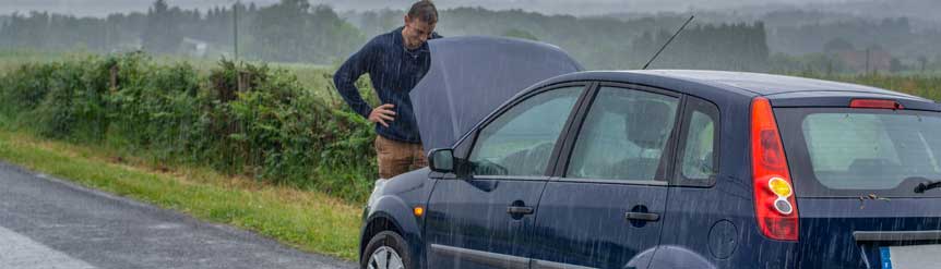 Agua en motor del coche